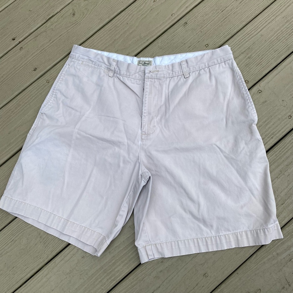 L.L. Bean - Men's Cream khaki Shorts, Size: 38